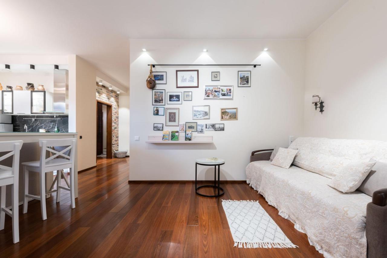 Your Home Away From Home เคียฟ ภายนอก รูปภาพ